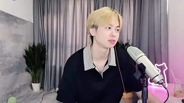 hafabva: διαδικτυακό σόου στην κάμερα