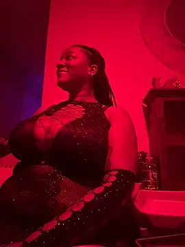 GirthGoddessCoco: онлайн-секс-чат