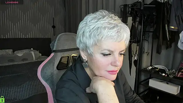 Linda_Zef1r's Live XXX Chat