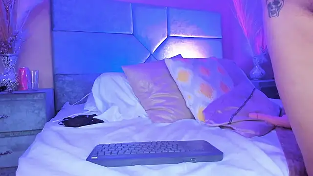 دردشة NaomySakura الجنسية المباشرة