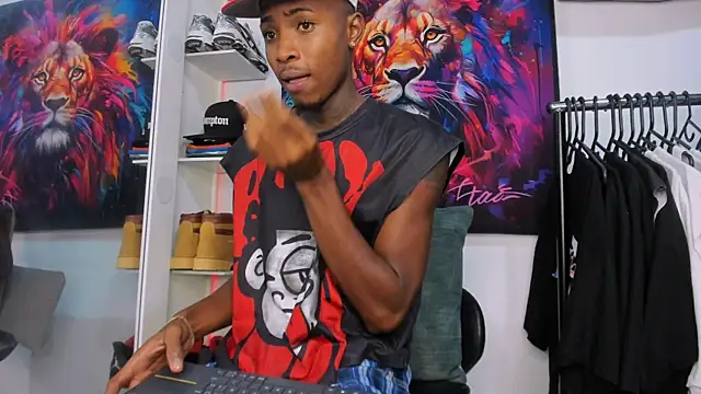 Pantera_black_21: διαδικτυακό σόου στην κάμερα