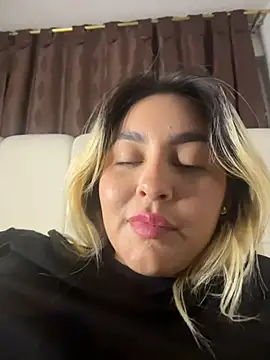 Živý XXX chat Elina_Hills