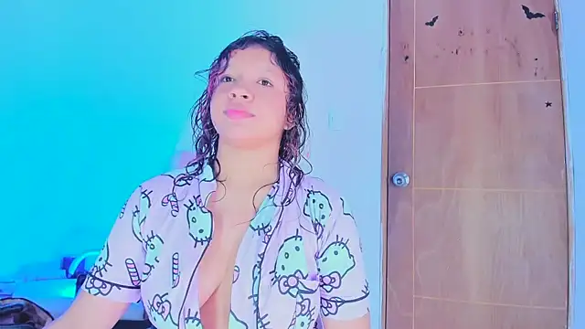 Emily_Coper18 Chat XXX in diretta