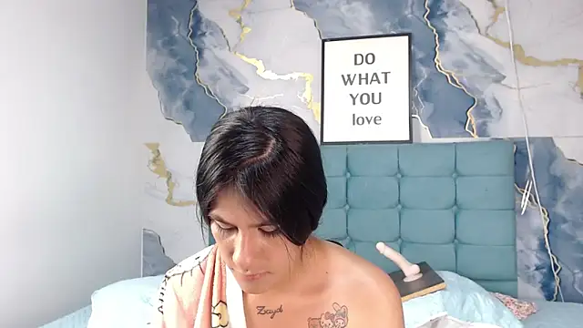 ailyn-45 Show in webcam