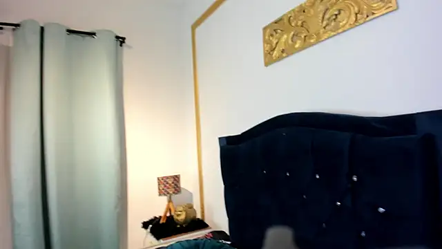 Chat +18 de Inaya_Khalifa ao vivo