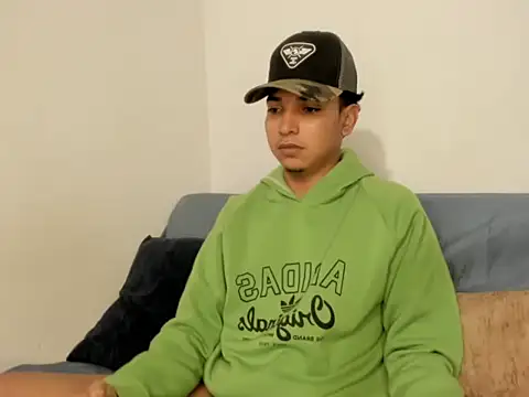 paulhot11's Live XXX Chat