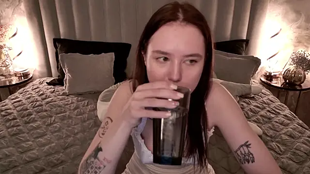 Živý XXX chat CarolineTenders