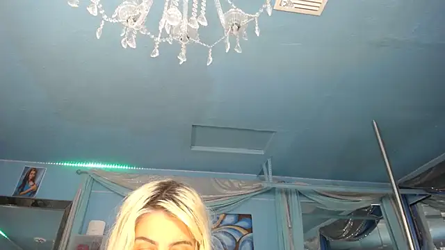 ADRIANNA_FOX: онлайн-секс-чат