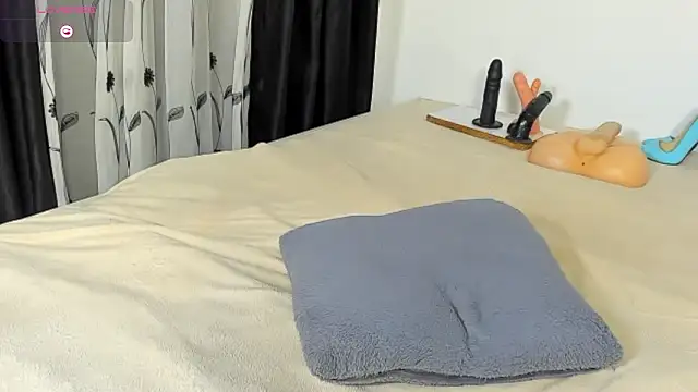 XXX chat uživo modela CREAMY_BUBBLEGUM