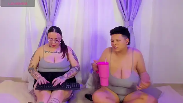 MiaYMolly's Live XXX Chat