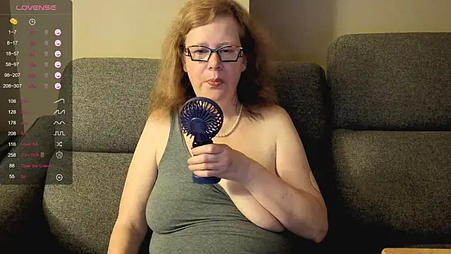 TittyLandQuebec Adlı Modelin Canlı XXX Sohbeti