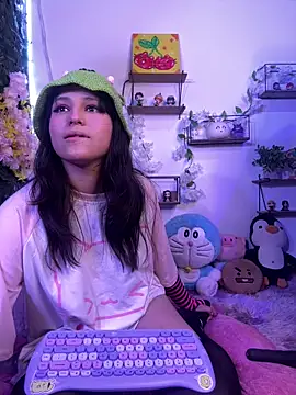 Eymmy_24 Adlı Modelin Canlı XXX Sohbeti