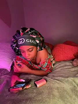 TheRealOshunQueen Adlı Modelin Canlı XXX Sohbeti