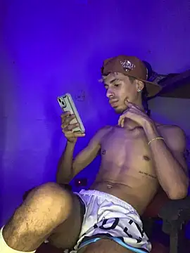 Show modela alexx_23cm na web-kameri