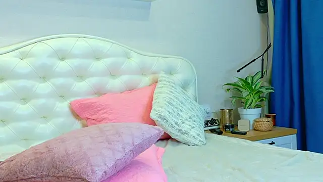 LadySweetWife Chat XXX live