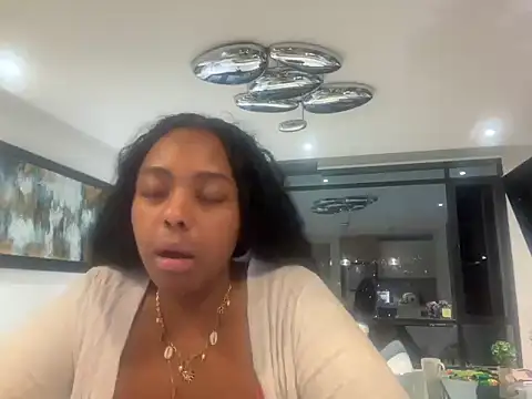 XXX chat uživo modela ChocolateCakeQueen