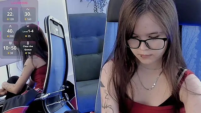 Elainebeness élő XXX-chatje