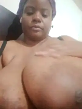 bigtitssxx Chat XXX in diretta