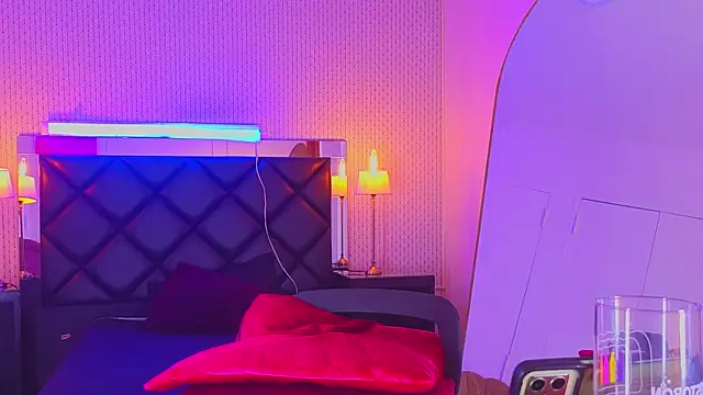 nova_salvatore Show in webcam