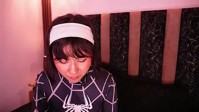 XXX chat uživo modela Ivi_Aiko