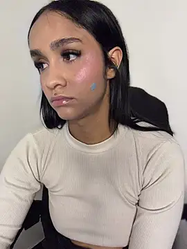 Онлайн чат XXX Isabella-Teen