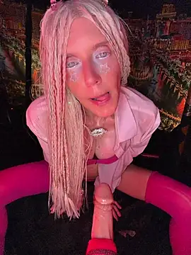 1NikiVegasのライブXXXチャット