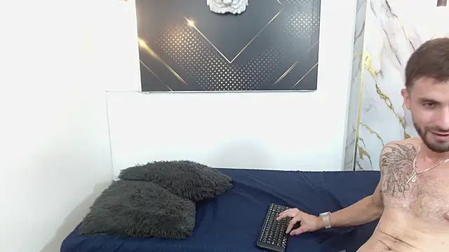 KingOfTemptation: διαδικτυακό σόου στην κάμερα