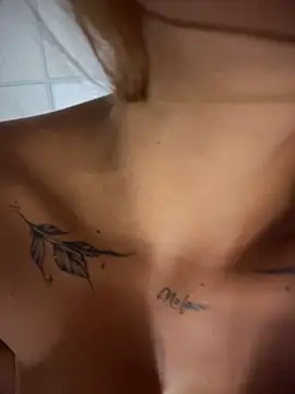 SinLunaXXX live XXX chat