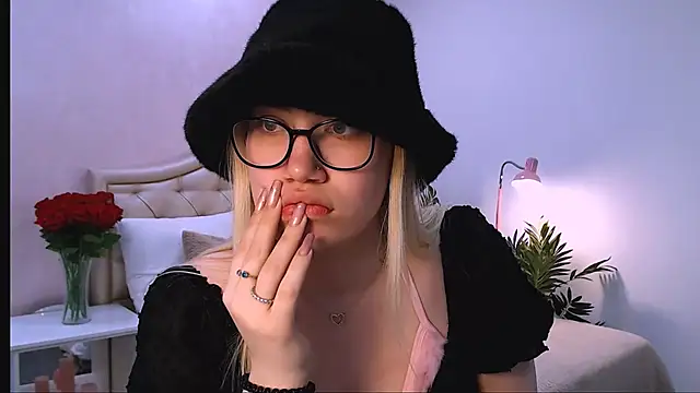 blonde_angell live XXX chat