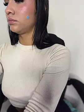 Isabella-Teen লাইভ XXX চ্যাট