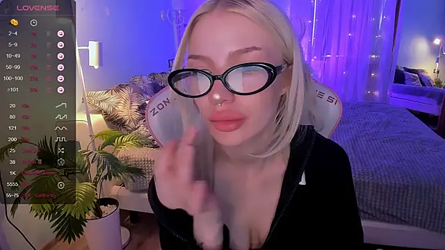 AnyaTaylor_ Live XXX-chat