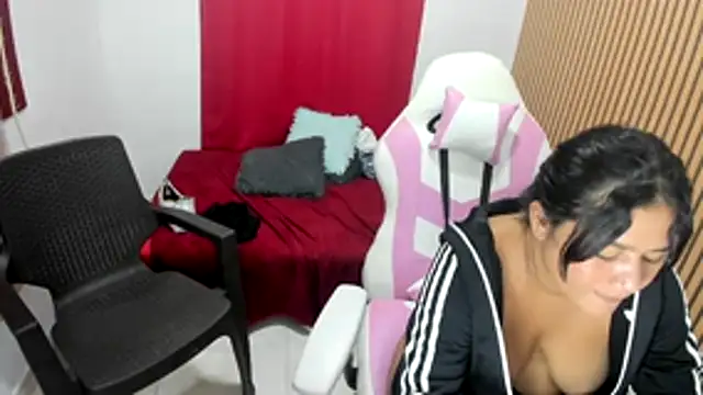 Tatihot69 Webcam-Show