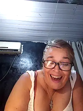 momismilf544: онлайн-секс-чат