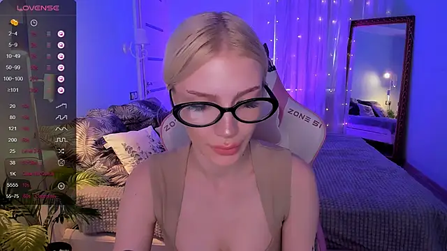 AnyaTaylor_n Webbikameraesitys