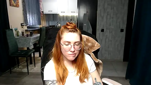 Reginasmilee: онлайн-секс-чат