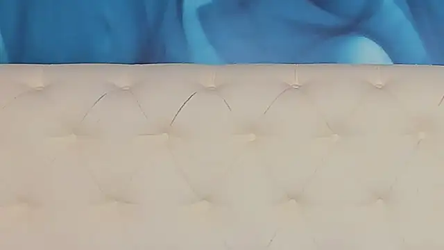 SkinnyDolly Adlı Modelin Canlı XXX Sohbeti