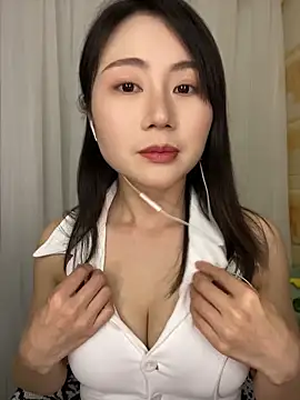 yaya0302 网络视讯表演