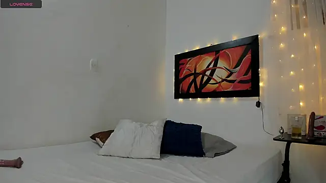 Lauralove_69 live XXX chat