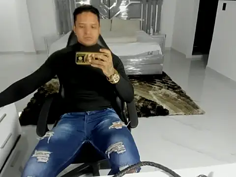 Show modela master_leather na web-kameri