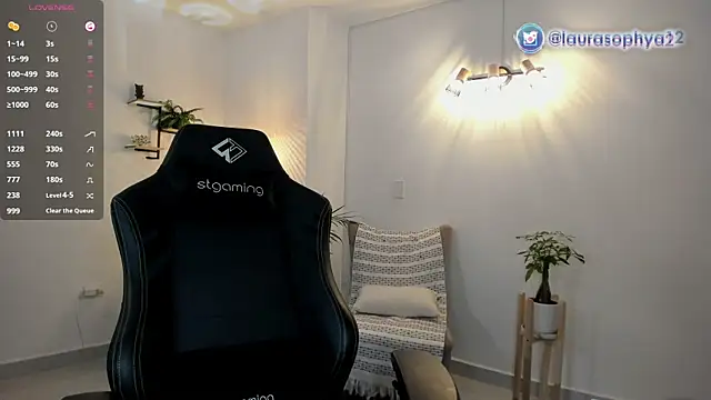 laurasophya Chat XXX in diretta