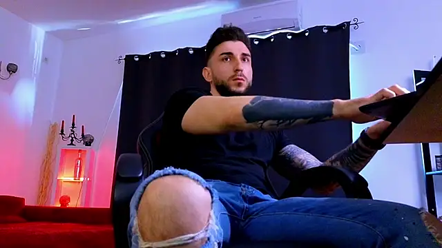 MightyAaron66 Live XXX Chat