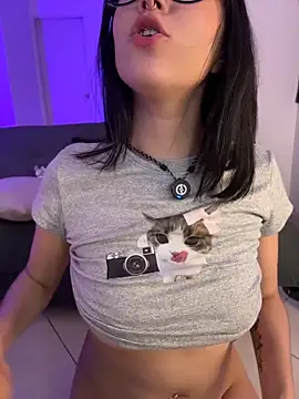 HinaSweet Chat XXX in diretta