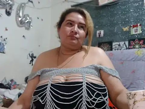 Perla1981-- live XXX chat