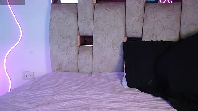 XXX chat uživo modela Petitte_Mussa