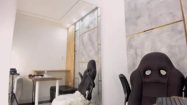 Chat XXX en directo de AngelineHeet