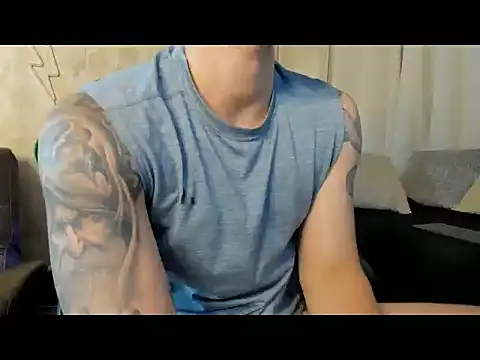 RONNY_COLTON: διαδικτυακό σόου στην κάμερα