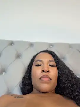 izzybelmonth12: απευθείας συνομιλία ΧΧΧ