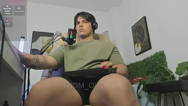 Thom_OhtaniのライブXXXチャット