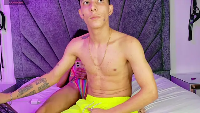 ZafiroAndFlynn Pertunjukan Webcam