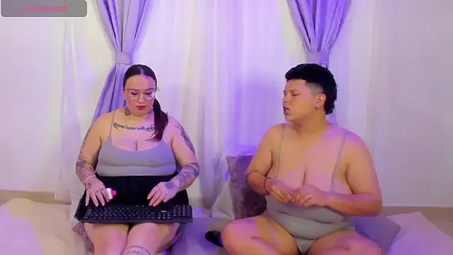 MiaYMolly: διαδικτυακό σόου στην κάμερα